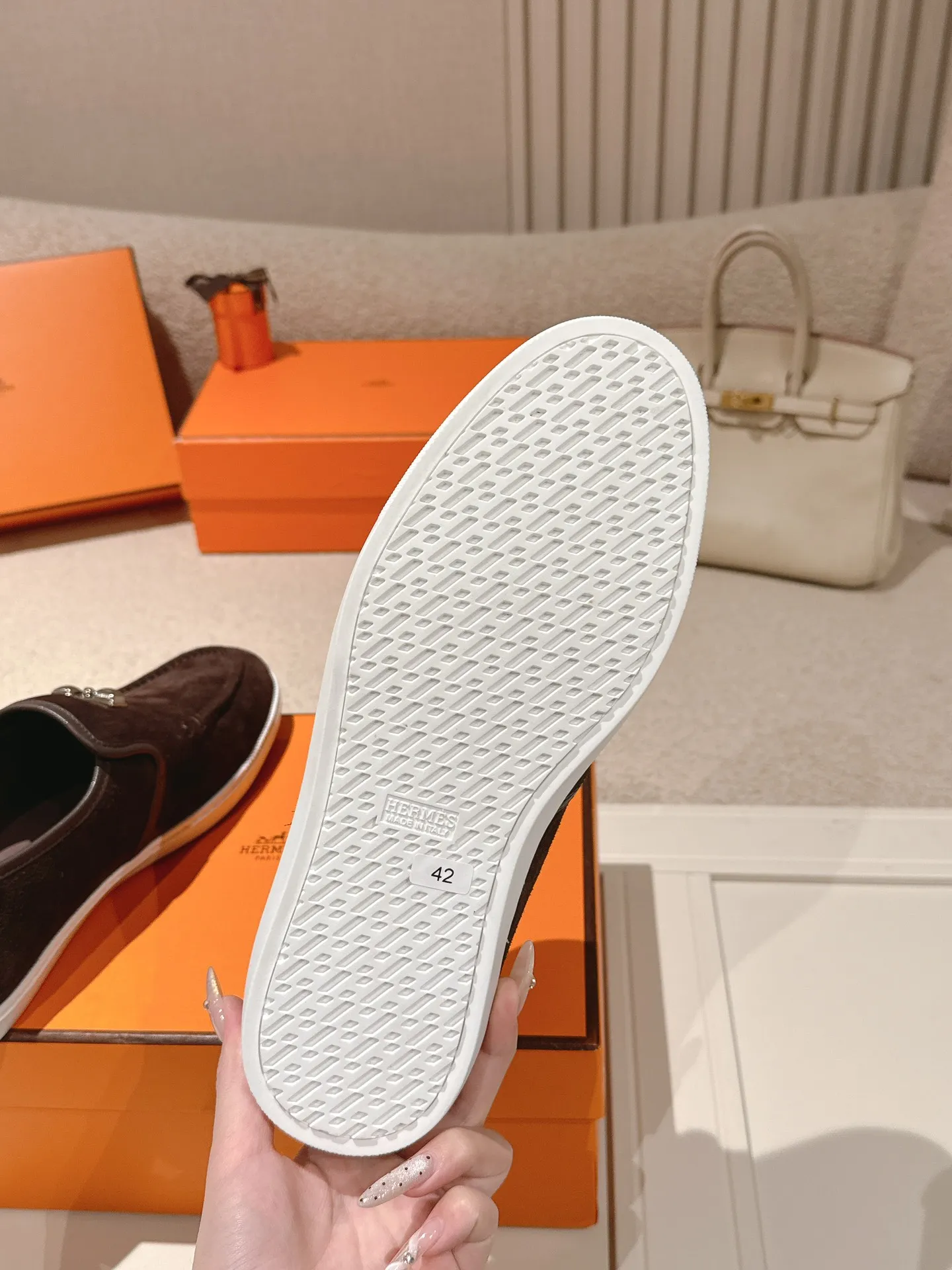 Men's Men's Shoes 600💰 Hermes# Couple Studded Loafers Calfskin and suede goatskin lace-up free sneakers with signature "H" detail. The design is simple and smooth, creating a fashionable urban look. It is comfortable and versatile. H family classics are not outdated, and the delivery counter is exquisitely packaged🛍📦 Fabric: Original customized imported first-layer cowhide/cow down Lining: Imported soft sheepskin Sole: Original open-molded anti-slip TPU material Size: 35-45